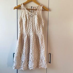 White lace sleeveless dress size S